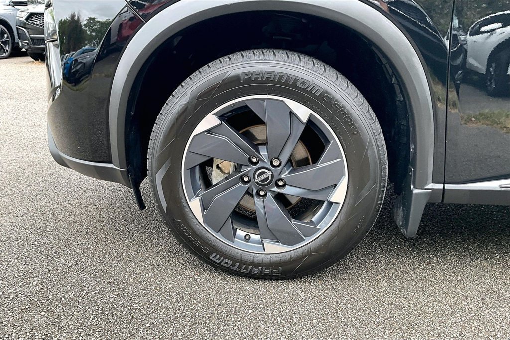 Used 2024 Nissan Rogue SV w/ SV Premium Package FWD image 11