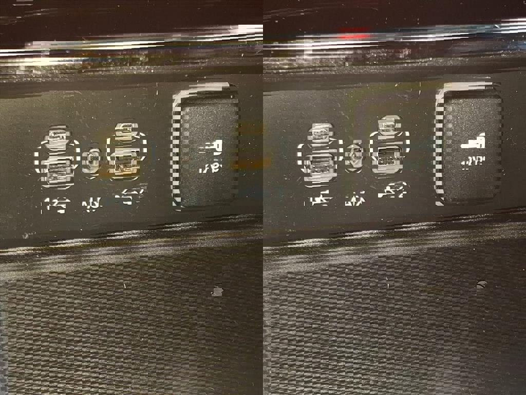 Used 2023 Jeep Grand Cherokee L Laredo w/ Luxury Tech Group I image 25