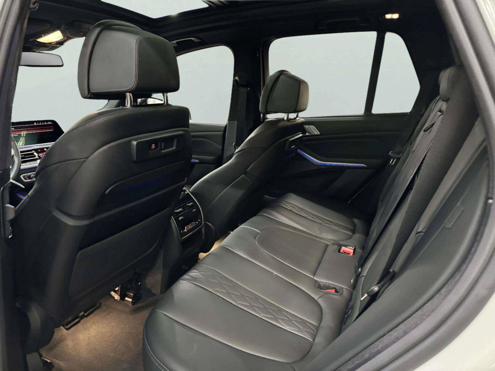 Used 2023 BMW X5 M50i w/ Executive Package AWD/4WD image 32