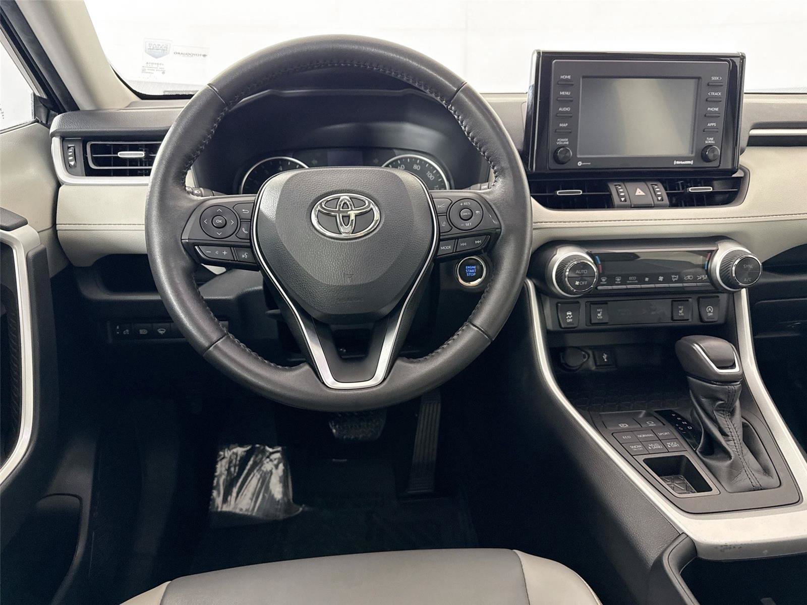 Certified 2022 Toyota RAV4 XLE Premium AWD/4WD image 30