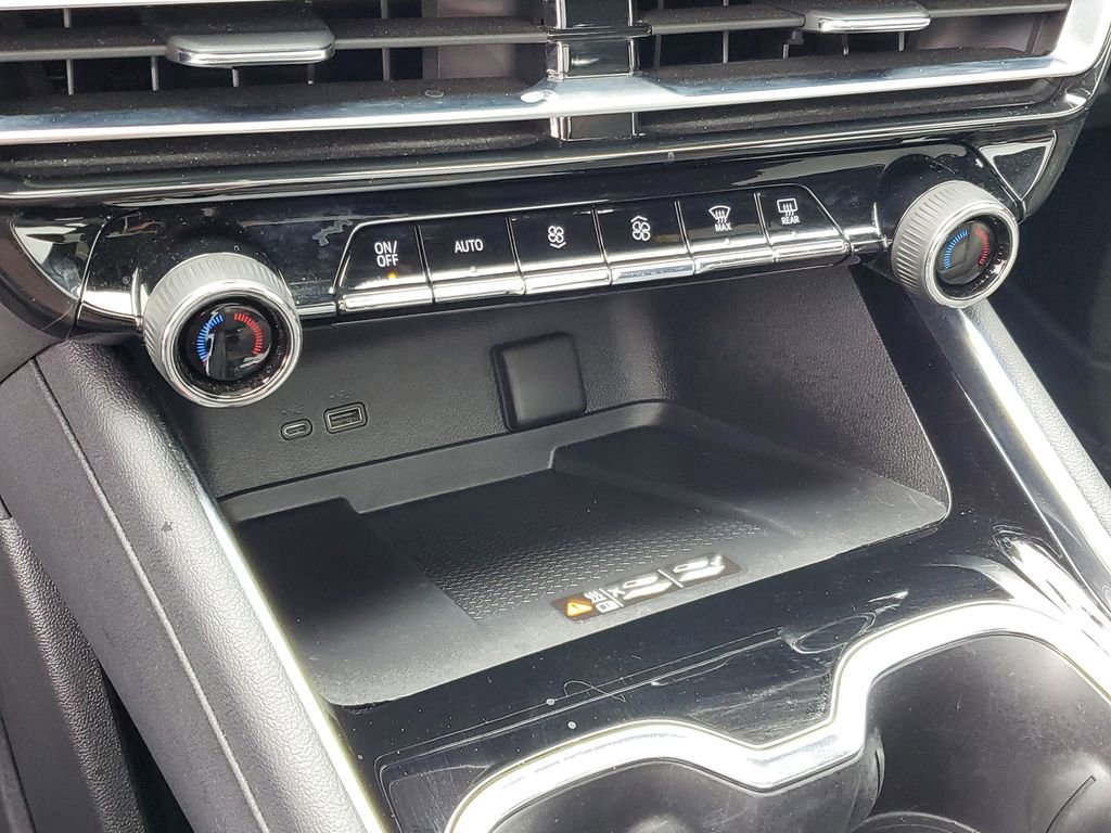 Used 2024 Chevrolet Traverse RS w/ LPO, Floor Liner Package image 20