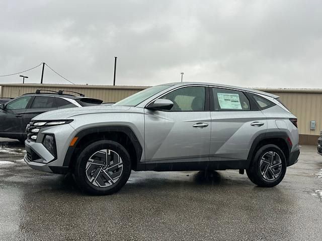 Used 2026 Hyundai Tucson Blue SE w/ Tow & Go Package image 2