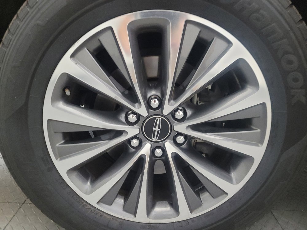 Used 2017 Lincoln Navigator Select RWD image 31