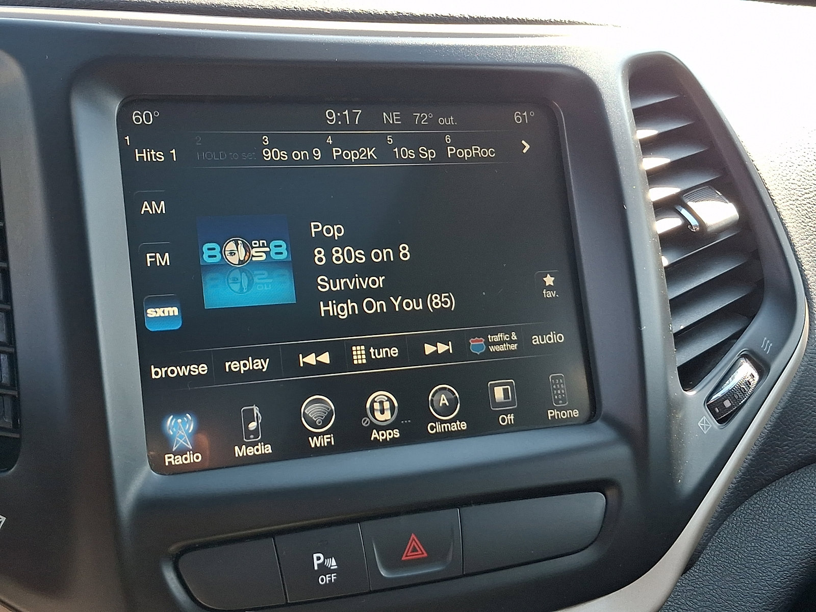 Used 2017 Jeep Cherokee Latitude w/ Comfort/Convenience Group image 17