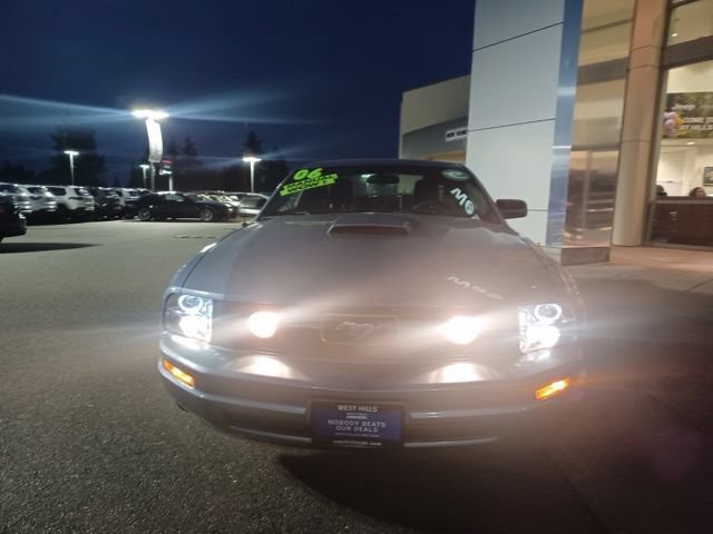 Used 2006 Ford Mustang Premium RWD image 3