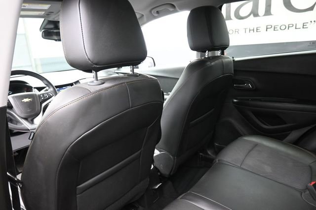 Used 2022 Chevrolet Trax LT w/ LT Convenience Package AWD/4WD image 16