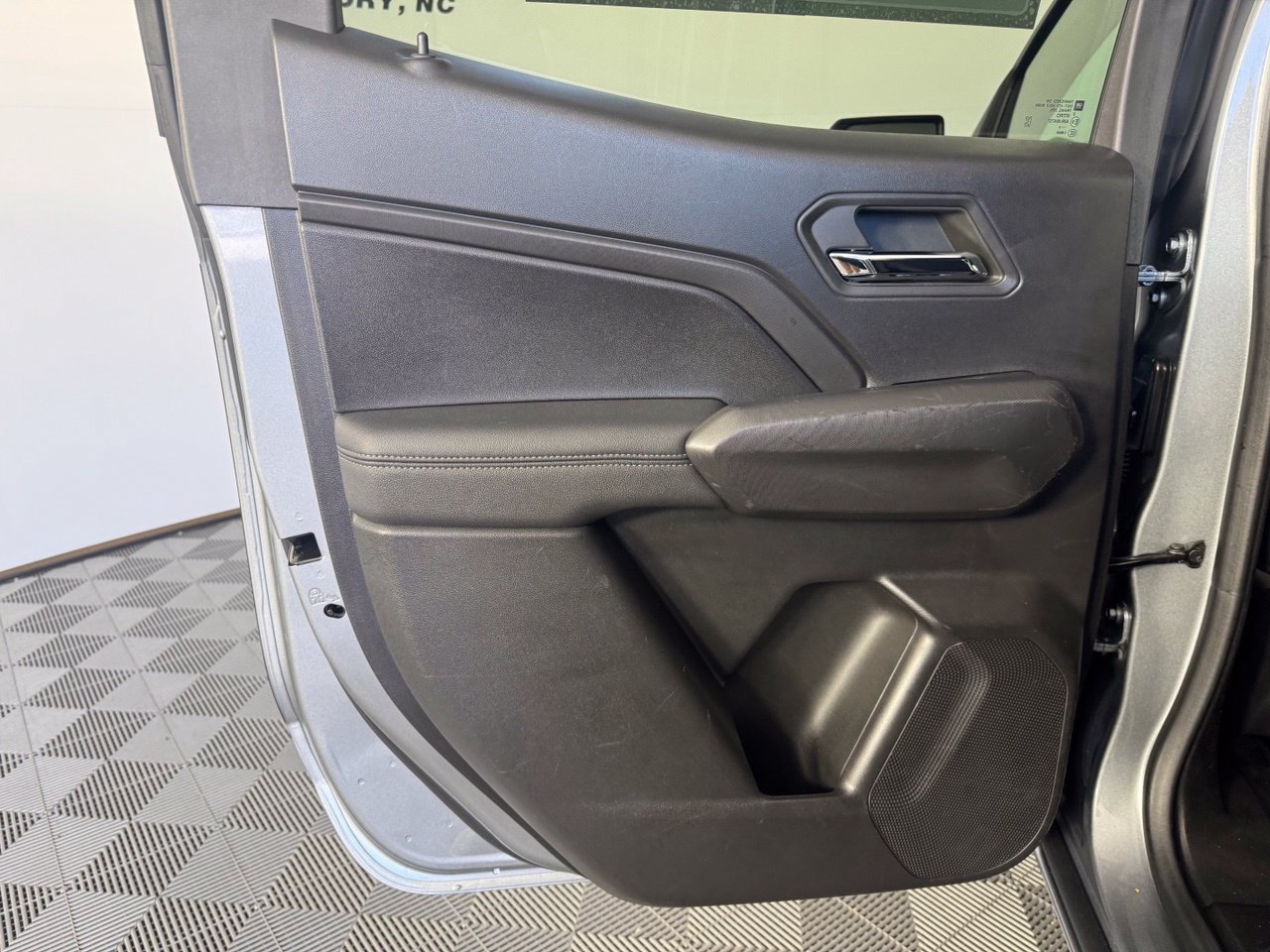 Used 2023 Chevrolet Colorado LT w/ LT Convenience Package III RWD image 26