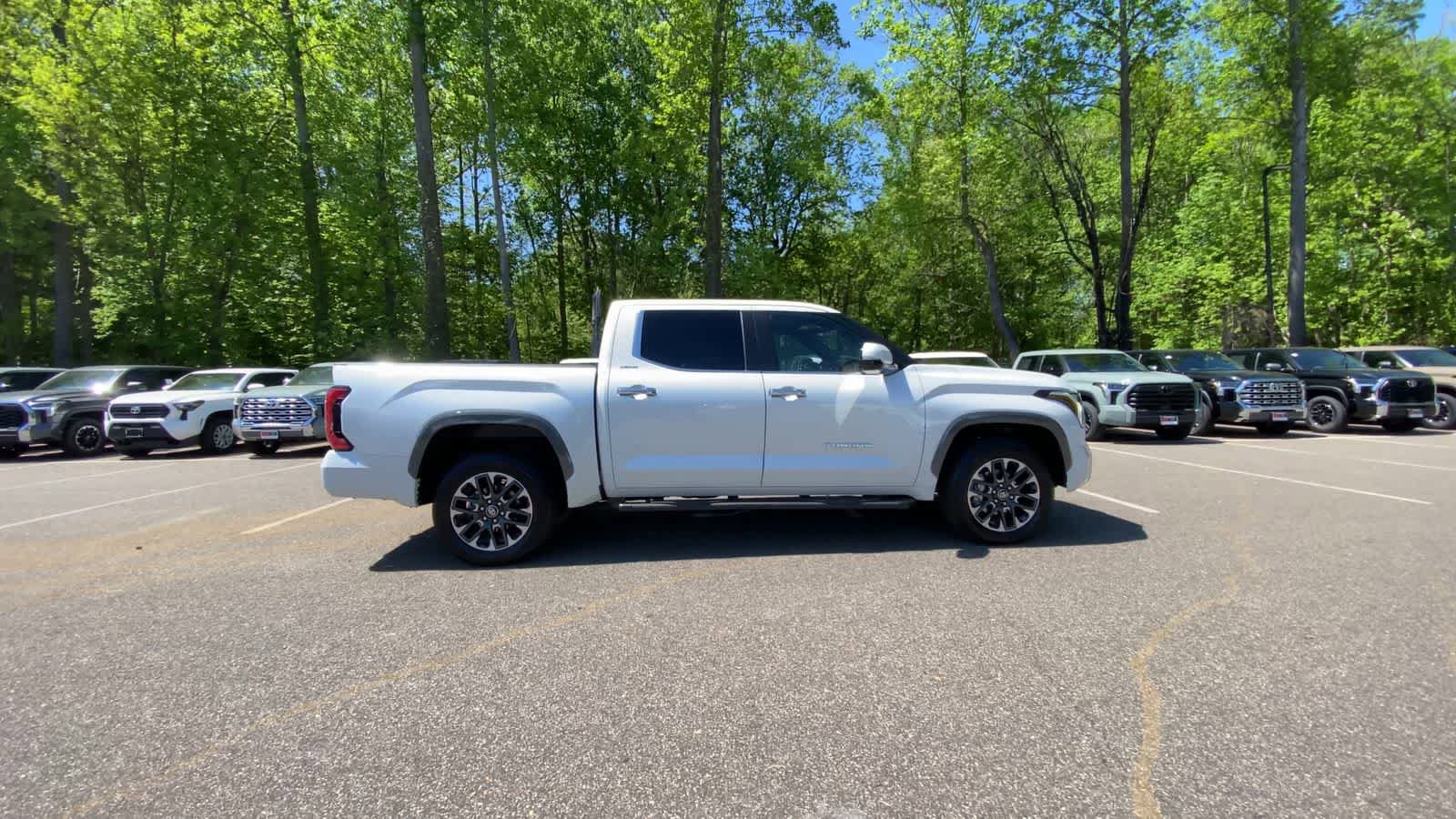 Used 2026 Toyota Tundra Limited AWD/4WD image 9