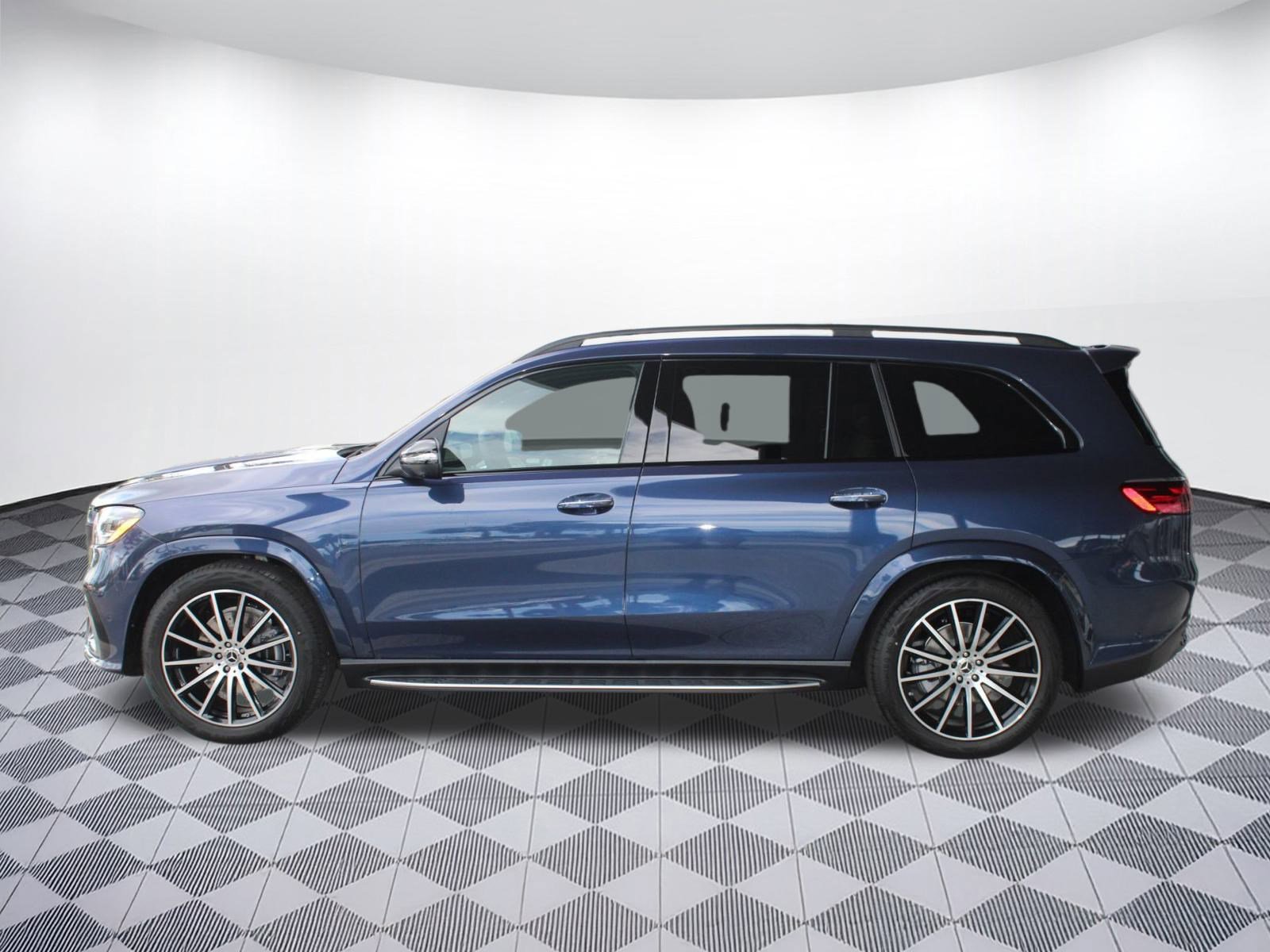 New 2026 Mercedes-Benz GLS 450 4MATIC image 2