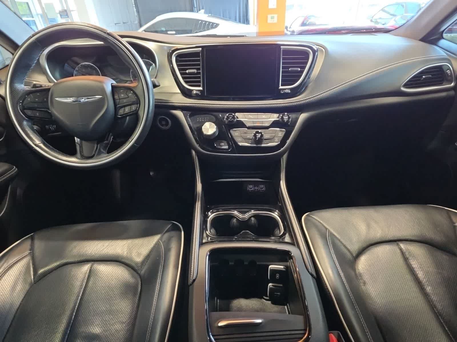 Used 2021 Chrysler Pacifica Limited AWD/4WD image 33