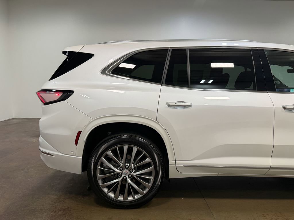 Used 2025 Buick Enclave Avenir w/ Super Cruise Package AWD/4WD image 32