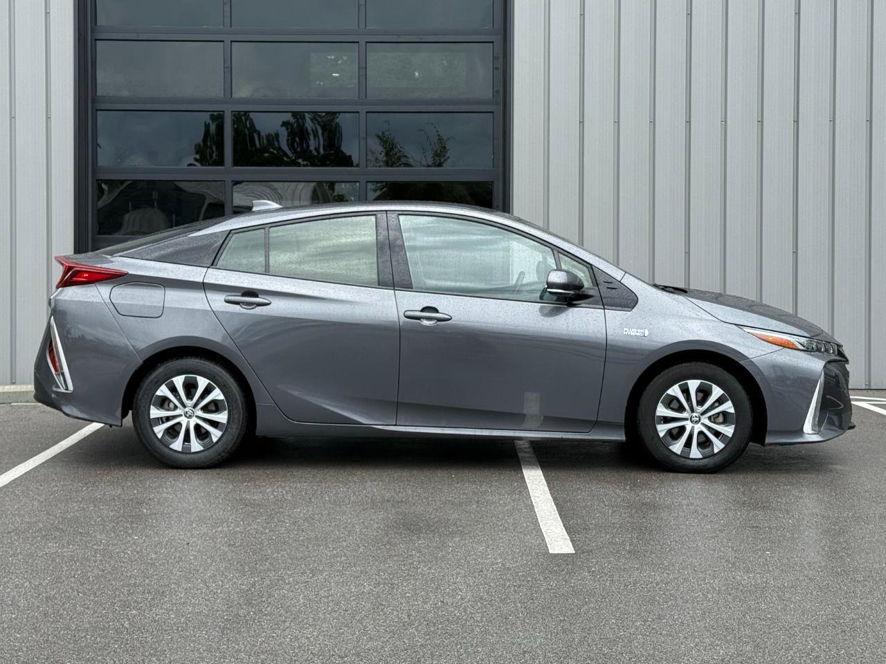 Used 2020 Toyota Prius Prime XLE FWD image 4