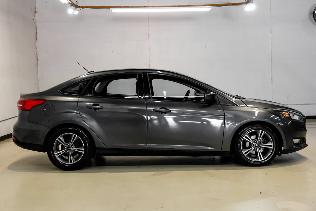 Used 2018 Ford Focus SE w/ SE Appearance Package FWD image 7