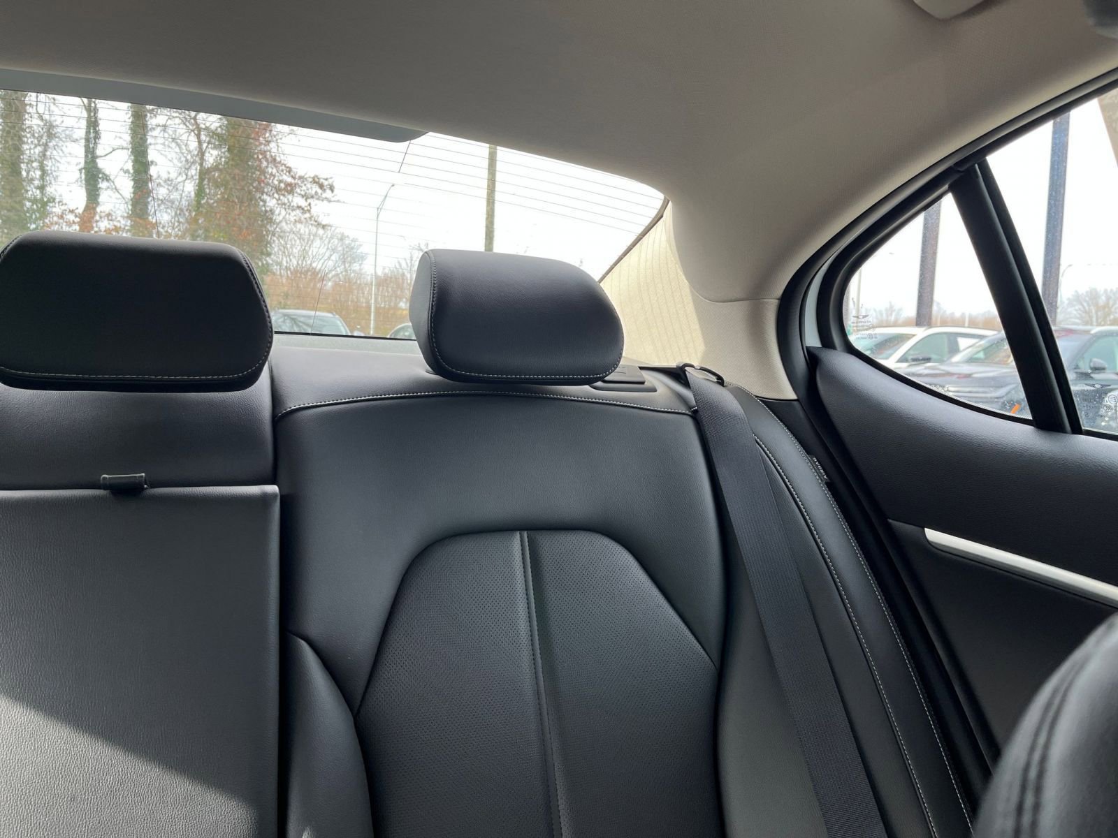 Used 2025 Genesis G70 2.5T image 37