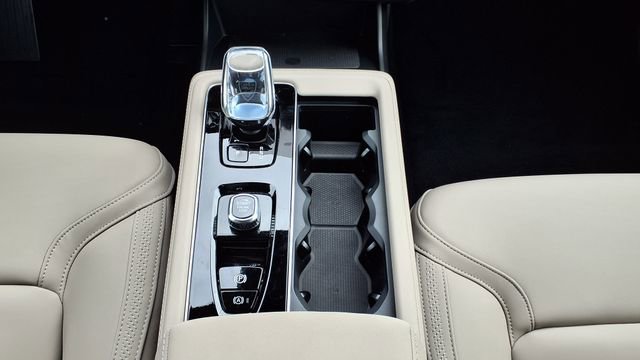 New 2026 Volvo XC90 B6 Plus w/ Protection Package Premier image 25