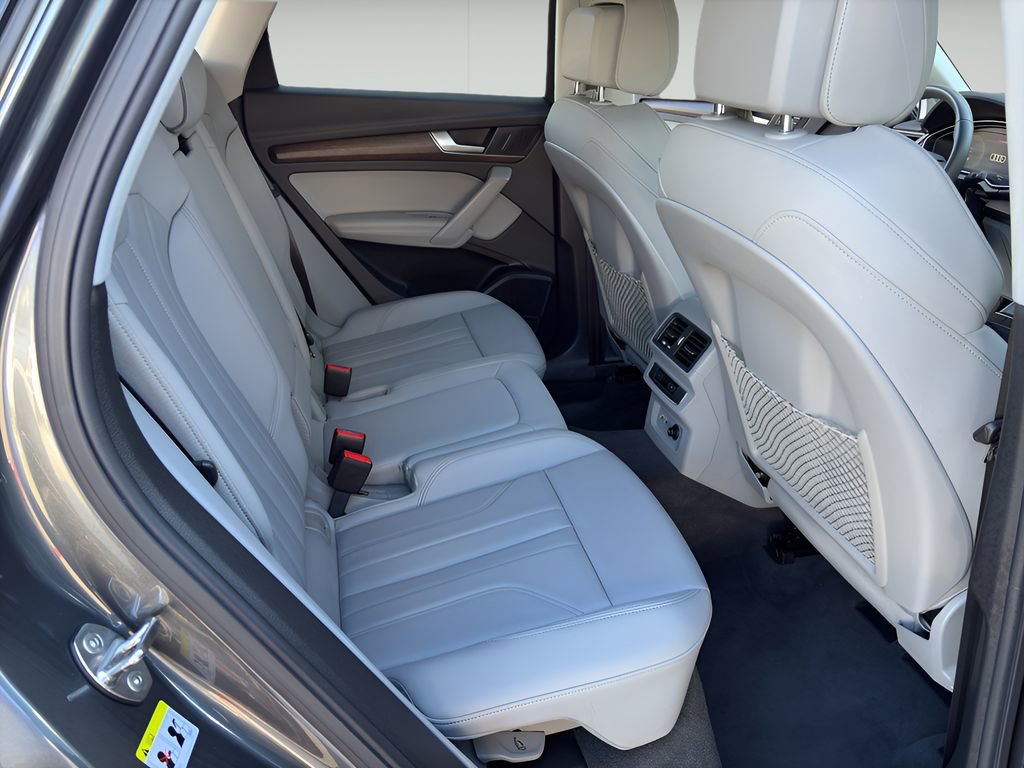 Used 2024 Audi Q5 e Premium Plus w/ Premium Plus Package image 12