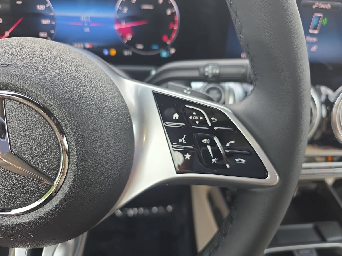 New 2026 Mercedes-Benz GLB 250 image 18