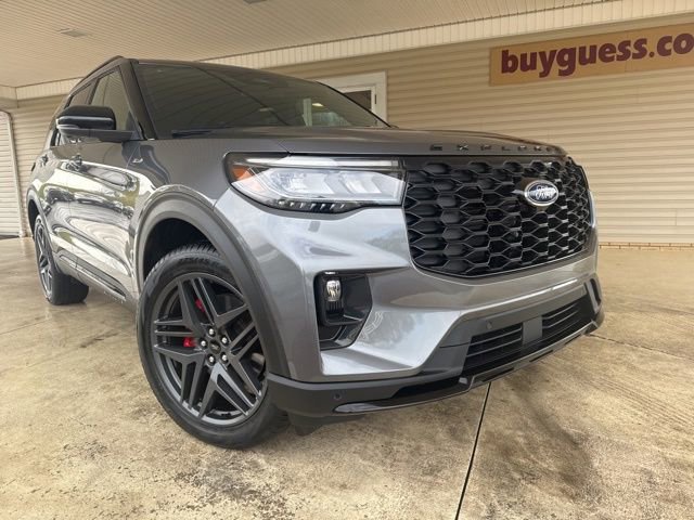 Used 2025 Ford Explorer ST-Line w/ ST-Line Street Pack image 2