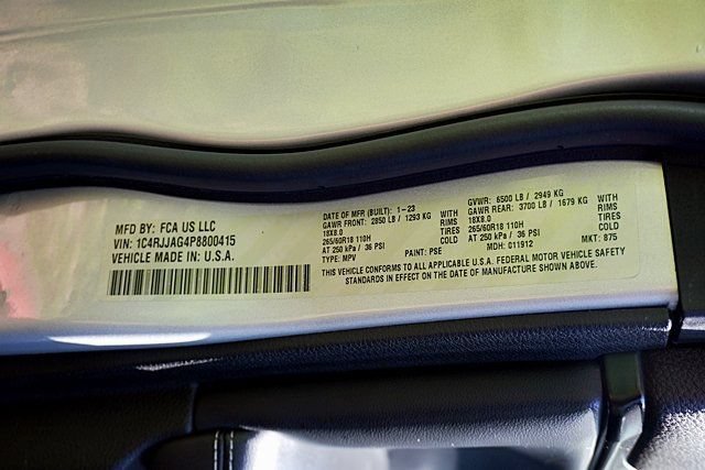 Used 2023 Jeep Grand Cherokee L Laredo RWD image 34