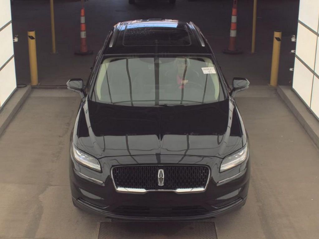 Used 2023 Lincoln Nautilus Reserve w/ Monochromatic Package AWD/4WD image 2