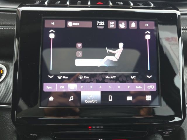 Used 2025 Jeep Grand Cherokee Laredo X image 22