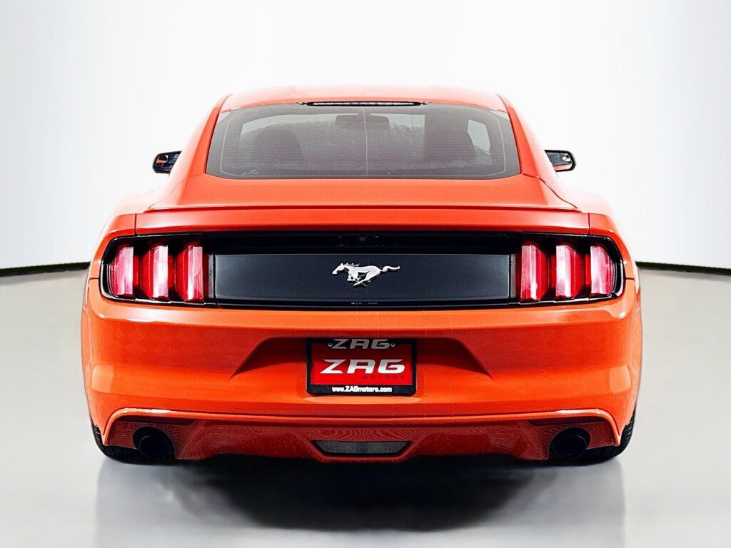 Used 2016 Ford Mustang Coupe image 4