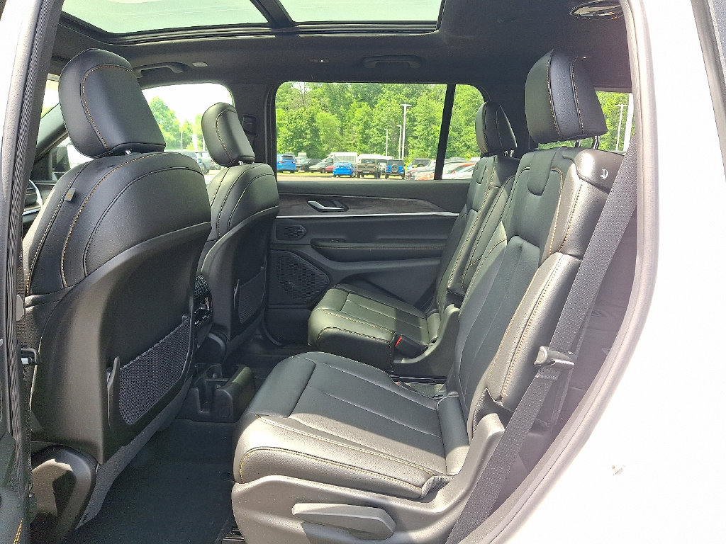 New 2026 Jeep Grand Cherokee L Limited AWD/4WD image 7