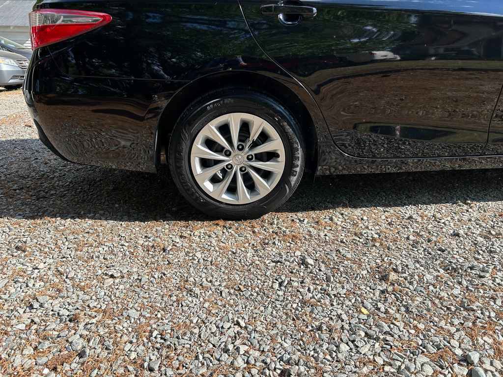 Used 2017 Toyota Camry LE FWD image 18