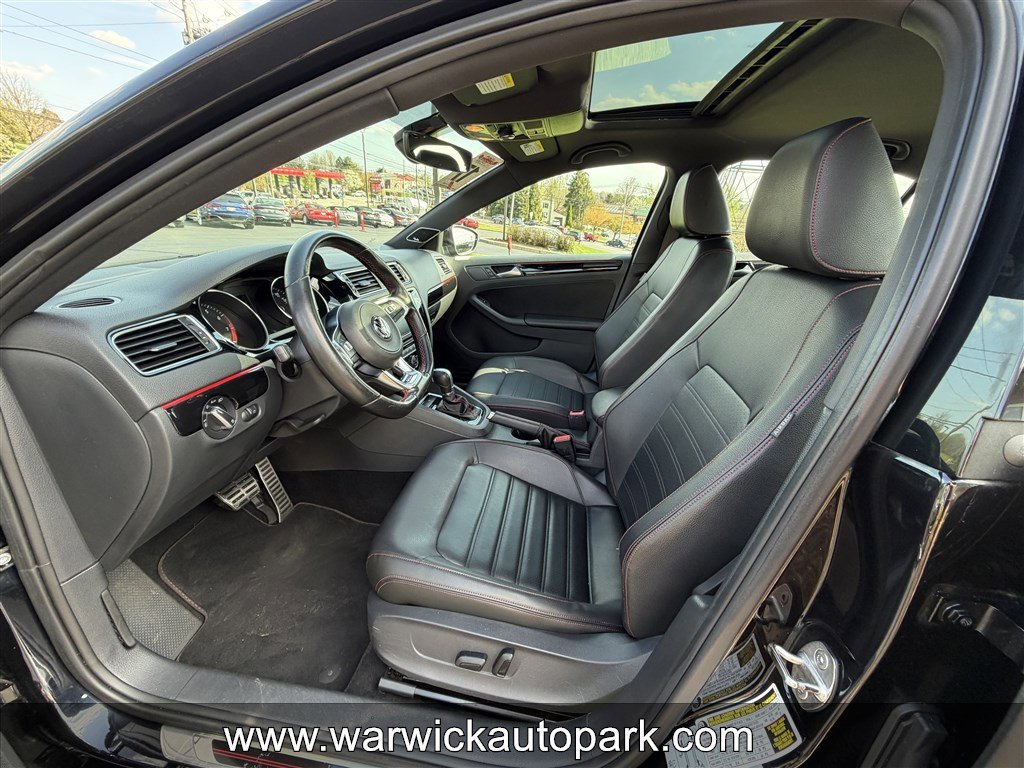 Used 2017 Volkswagen Jetta GLI FWD image 4