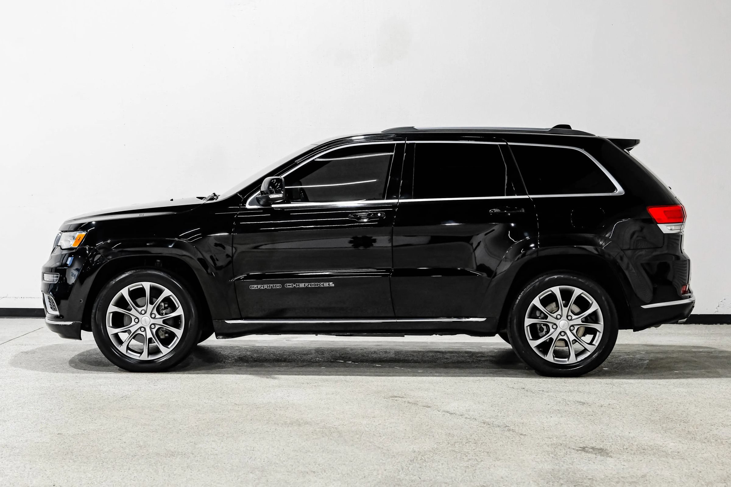 Used 2019 Jeep Grand Cherokee Summit w/ Platinum Series Group AWD/4WD image 9