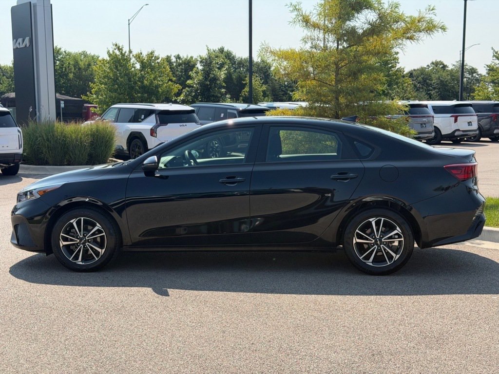 Used 2024 Kia Forte LXS w/ LXS Technology Package FWD image 3