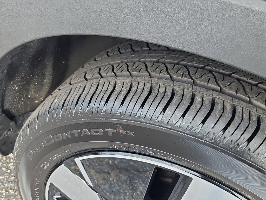 Used 2025 Volvo EX40 Core image 29