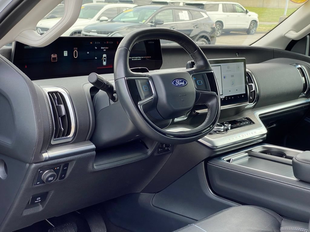 Used 2025 Ford Expedition Platinum AWD/4WD image 10