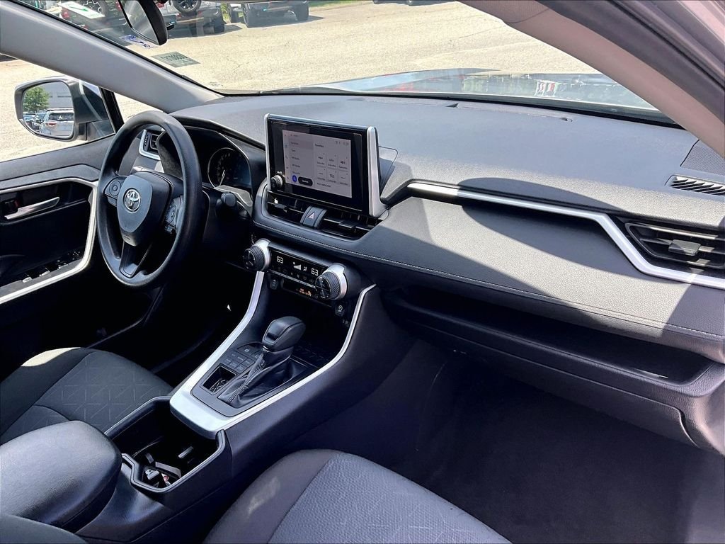 Used 2025 Toyota RAV4 XLE AWD/4WD image 14