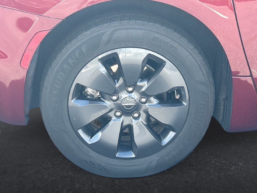 Used 2020 Chrysler Pacifica Limited FWD image 13
