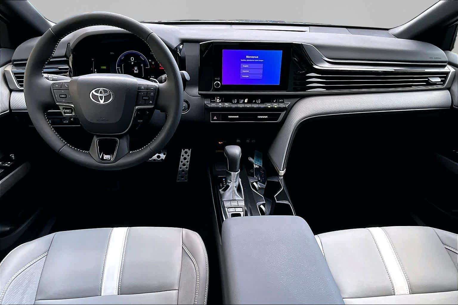 Used 2025 Toyota Camry SE w/ Convenience Package FWD image 16