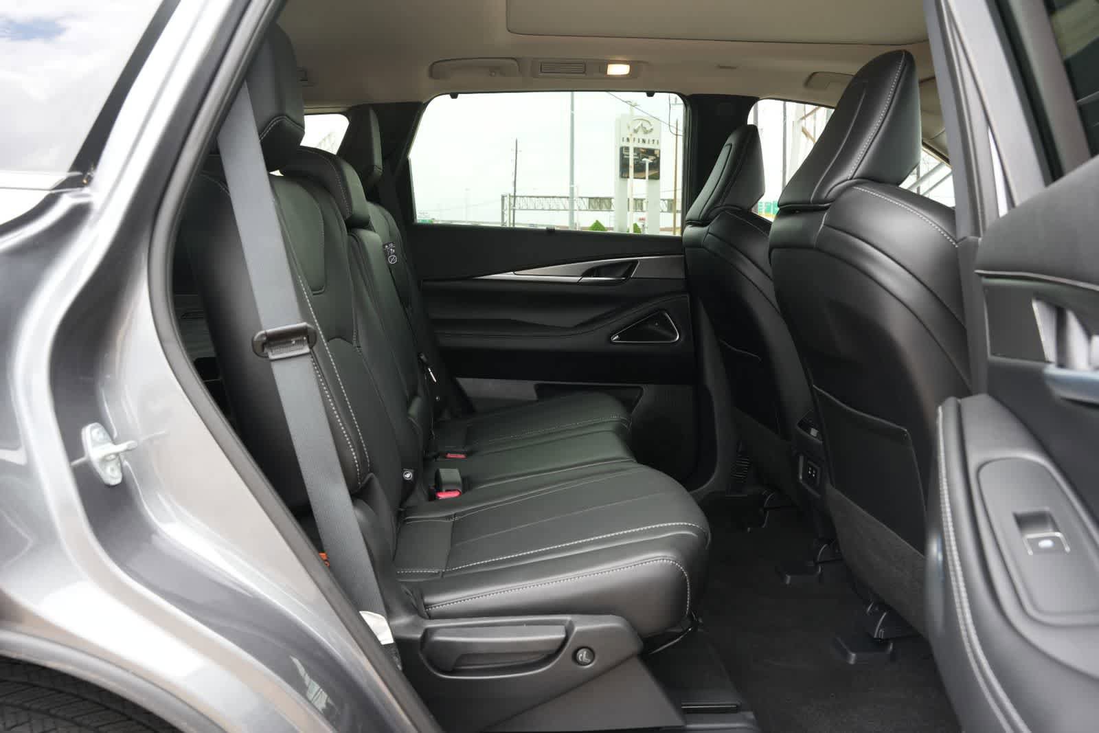Used 2026 INFINITI QX60 Luxe w/ Cargo Package FWD image 21
