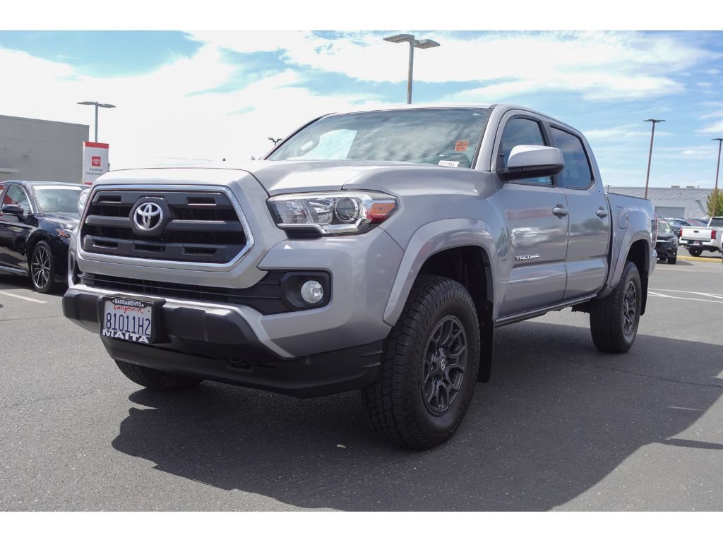 Used 2017 Toyota Tacoma SR5 w/ Tow Package AWD/4WD image 7