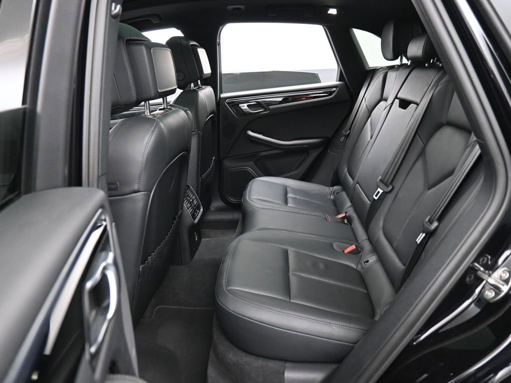Certified 2023 Porsche Macan Turbo image 24
