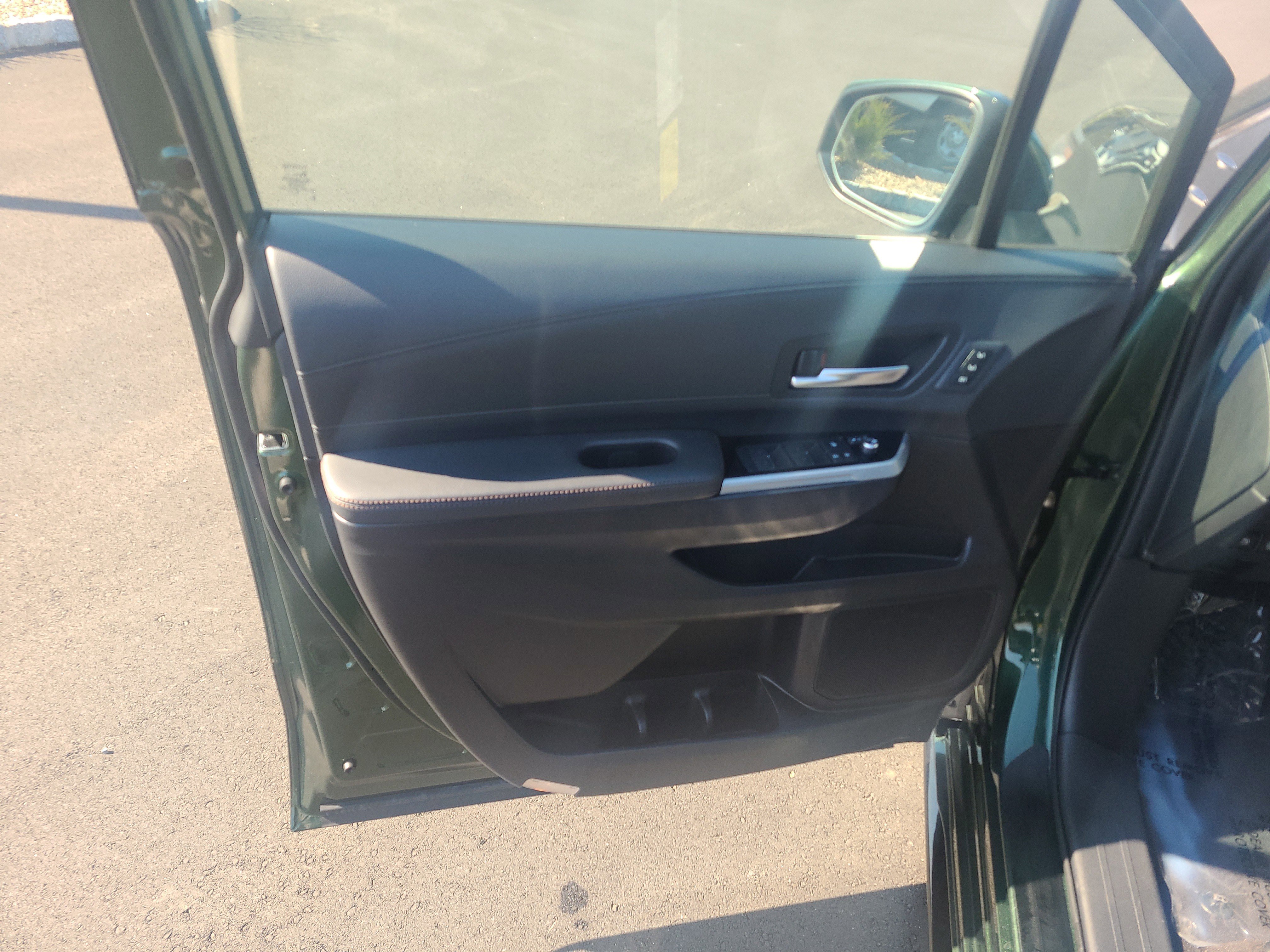 Used 2025 Toyota Sienna Limited image 15