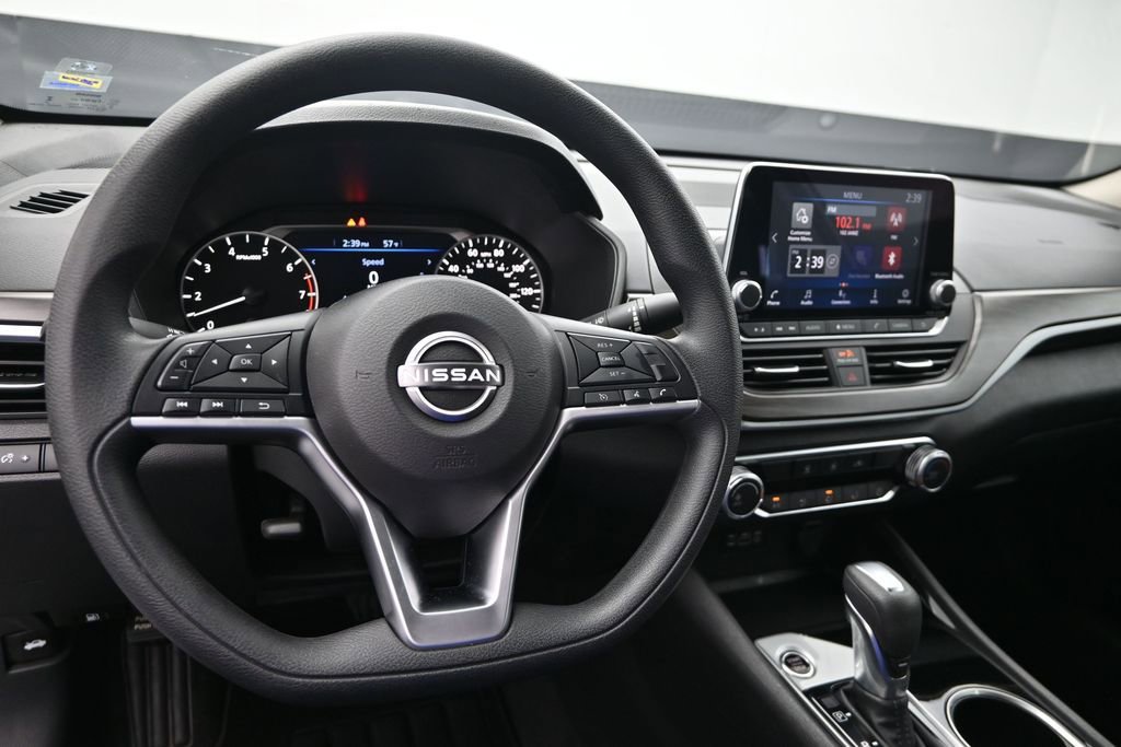 Used 2024 Nissan Altima 2.5 SV FWD image 19