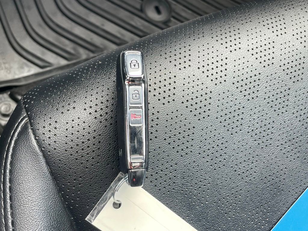 Certified 2022 Kia Seltos EX image 32