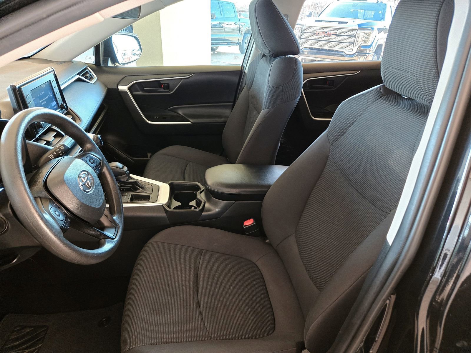 Used 2021 Toyota RAV4 LE image 21