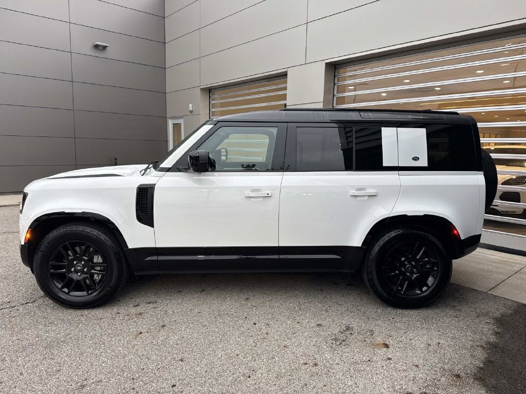 Used 2022 Land Rover Defender 110 X-Dynamic SE AWD/4WD image 4