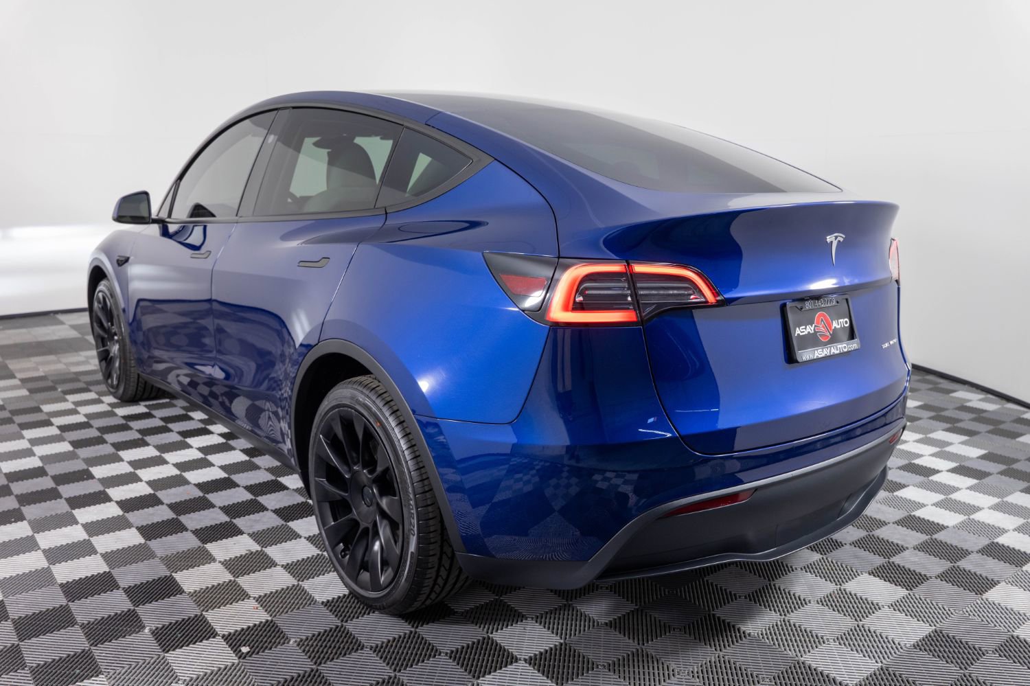 Used 2024 Tesla Model Y Long Range image 4
