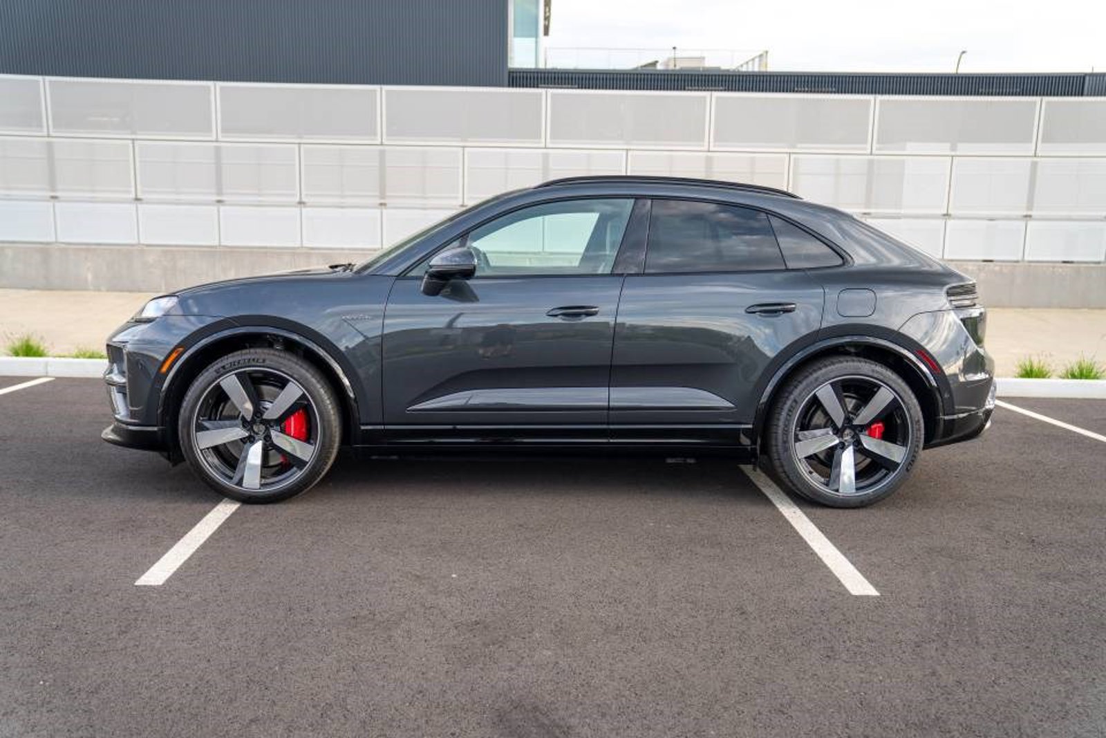 New 2026 Porsche Macan Turbo Electric AWD/4WD video 2