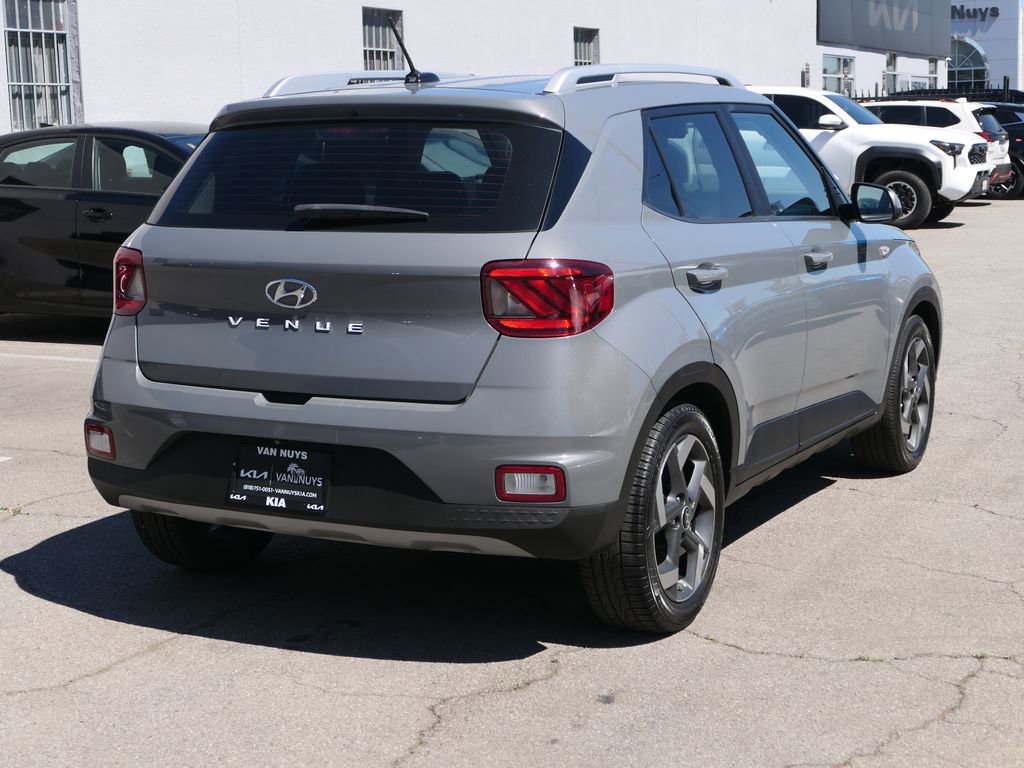 Used 2023 Hyundai Venue SEL FWD image 4