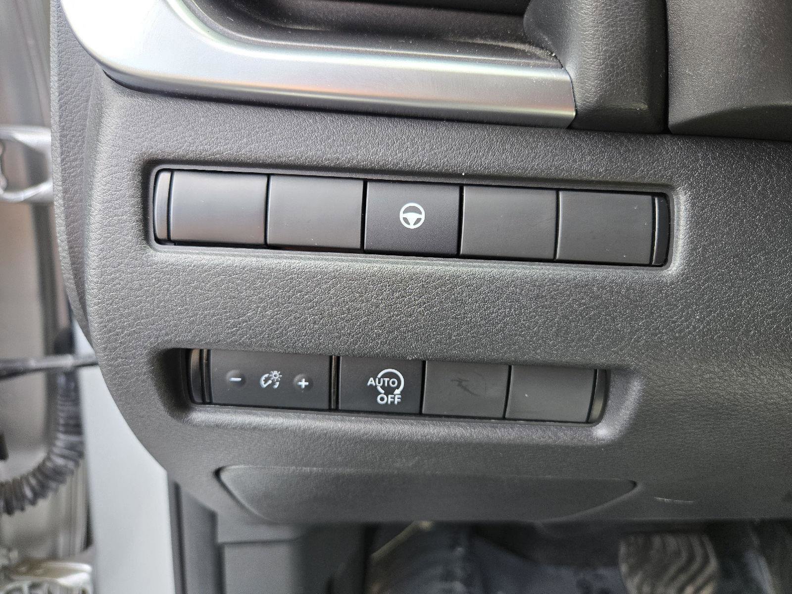 Used 2023 Nissan Rogue SV AWD/4WD image 15