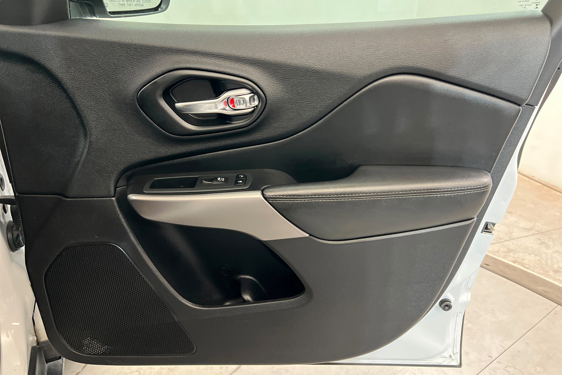 Used 2021 Jeep Cherokee Limited image 23