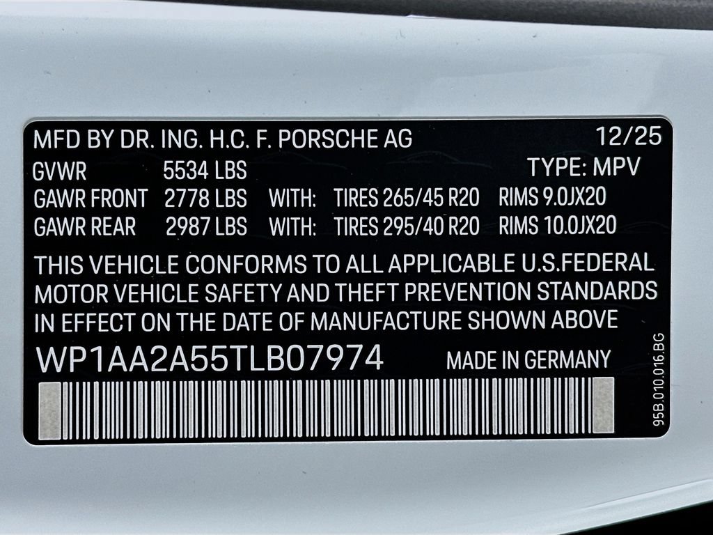 Certified 2026 Porsche Macan AWD/4WD image 35